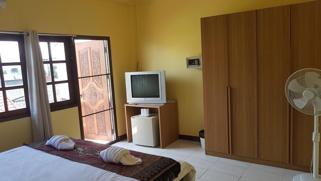 All Nations Guesthouse Хуа Хин Екстериор снимка