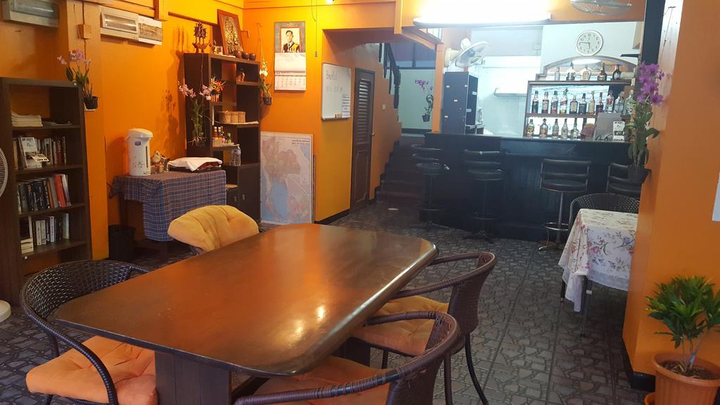 All Nations Guesthouse Хуа Хин Екстериор снимка