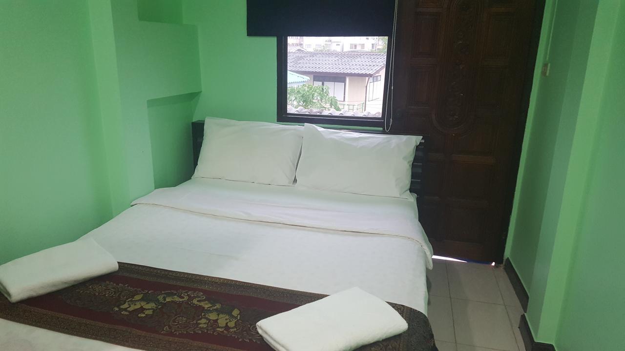All Nations Guesthouse Хуа Хин Екстериор снимка