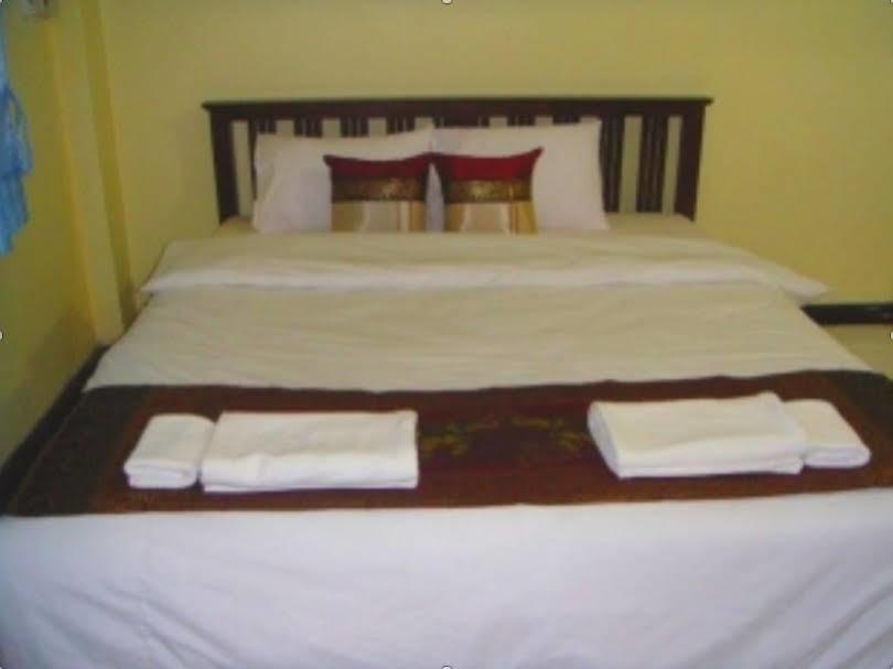 All Nations Guesthouse Хуа Хин Екстериор снимка